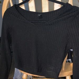 Black v neck crop top